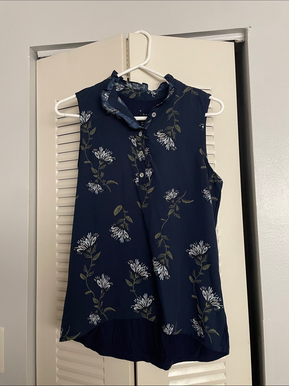 a new day navy blue floral sleeveless top size XS